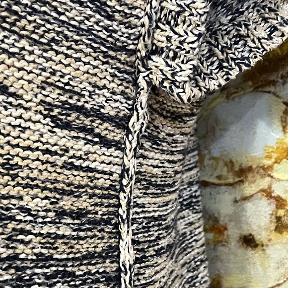 EUC EDDY BAUER Heavy Knit Cardigan with Exceptional Front Detailing - Picture 5 of 11